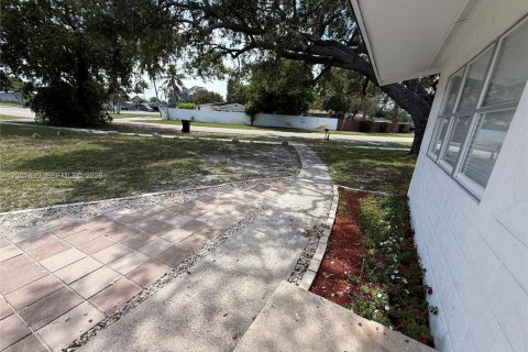 Villa ou maison à vendre à Fort Lauderdale, Floride: 3 chambres, 116.31 m2 № 2070778 - photo 3