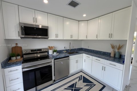 Villa ou maison à vendre à Fort Lauderdale, Floride: 3 chambres, 116.31 m2 № 2070778 - photo 13