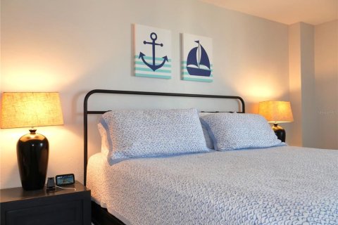 Condo in Daytona Beach, Florida, 2 bedrooms  № 1916386 - photo 24