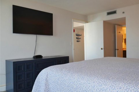 Condo in Daytona Beach, Florida, 2 bedrooms  № 1916386 - photo 22
