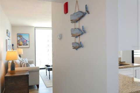 Condo in Daytona Beach, Florida, 2 bedrooms  № 1916386 - photo 17