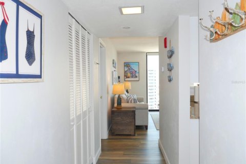 Condo in Daytona Beach, Florida, 2 bedrooms  № 1916386 - photo 19
