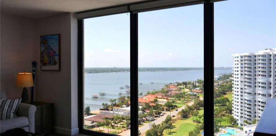 Condo in Daytona Beach, Florida, 2 bedrooms № 1916386