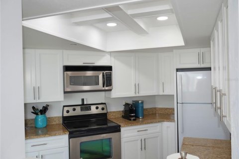 Condo in Daytona Beach, Florida, 2 bedrooms  № 1916386 - photo 14