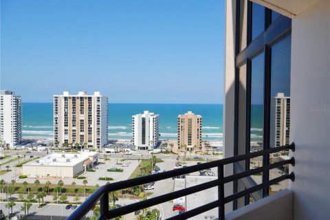 Condo in Daytona Beach, Florida, 2 bedrooms  № 1916386 - photo 4