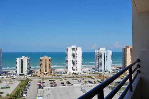 Condo in Daytona Beach, Florida, 2 bedrooms  № 1916386 - photo 5