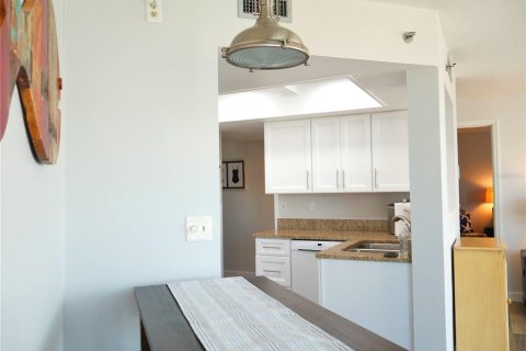 Condo in Daytona Beach, Florida, 2 bedrooms  № 1916386 - photo 12