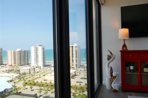 Condo in Daytona Beach, Florida, 2 bedrooms  № 1916386 - photo 30
