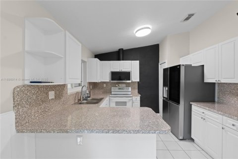 Купить виллу или дом в Майами, Флорида 4 спальни, 135.27м2, № 1948248 - фото 10
