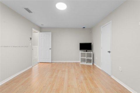 Купить виллу или дом в Майами, Флорида 4 спальни, 135.27м2, № 1948248 - фото 12