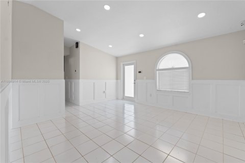 Купить виллу или дом в Майами, Флорида 4 спальни, 135.27м2, № 1948248 - фото 2