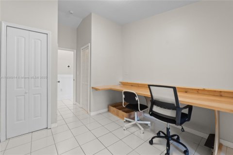 Купить виллу или дом в Майами, Флорида 4 спальни, 135.27м2, № 1948248 - фото 19