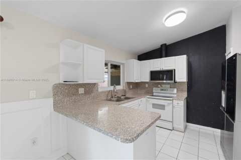 Купить виллу или дом в Майами, Флорида 4 спальни, 135.27м2, № 1948248 - фото 3