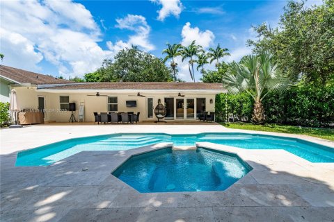 House in Miami, Florida 5 bedrooms, 346.9 sq.m. № 1934941 - photo 19