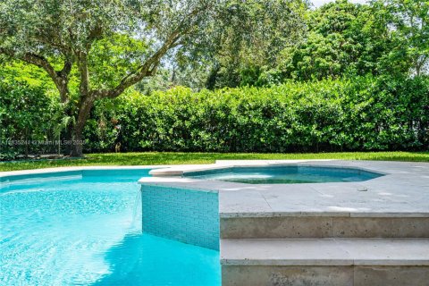 House in Miami, Florida 5 bedrooms, 346.9 sq.m. № 1934941 - photo 18