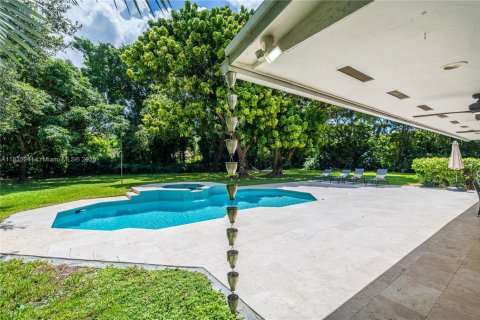 House in Miami, Florida 5 bedrooms, 346.9 sq.m. № 1934941 - photo 11