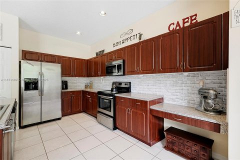 Villa ou maison à vendre à Miramar, Floride: 5 chambres, 244.98 m2 № 1922984 - photo 4