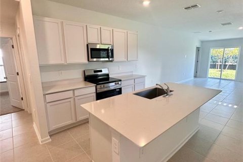 House in Winter Haven, Florida 3 bedrooms, 132.76 sq.m. № 1916508 - photo 4