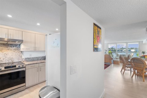Condo in Fort Lauderdale, Florida, 2 bedrooms  № 1764972 - photo 11