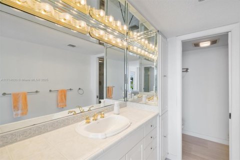 Condo in Fort Lauderdale, Florida, 2 bedrooms  № 1764972 - photo 16