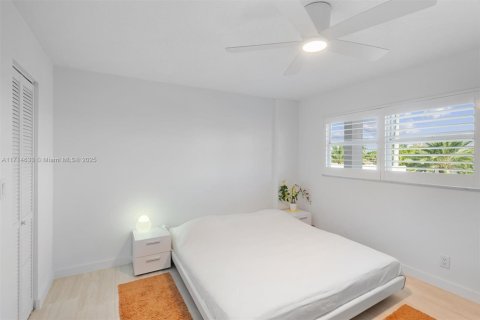 Condo in Fort Lauderdale, Florida, 2 bedrooms  № 1764972 - photo 12