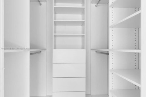 Villa ou maison à vendre à Miami, Floride: 4 chambres № 1921913 - photo 30