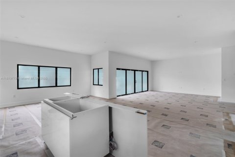 Villa ou maison à vendre à Miami, Floride: 4 chambres № 1921913 - photo 16