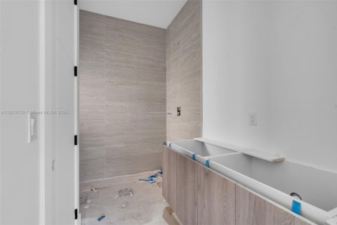 Villa ou maison à vendre à Miami, Floride: 4 chambres № 1921913 - photo 29