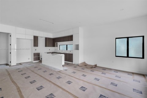 Villa ou maison à vendre à Miami, Floride: 4 chambres № 1921913 - photo 12