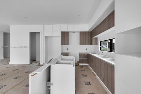 Villa ou maison à vendre à Miami, Floride: 4 chambres № 1921913 - photo 14