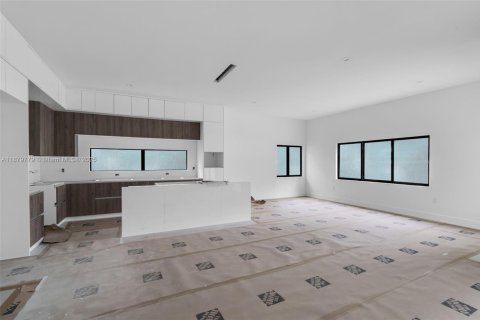 Villa ou maison à vendre à Miami, Floride: 4 chambres № 1921913 - photo 11