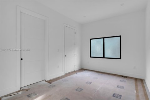 Villa ou maison à vendre à Miami, Floride: 4 chambres № 1921913 - photo 22