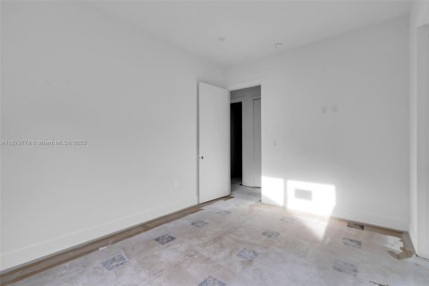 Villa ou maison à vendre à Miami, Floride: 4 chambres № 1921913 - photo 23