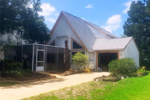 House in Lutz, Florida 3 bedrooms, 124.86 sq.m. № 1771957 - photo 1