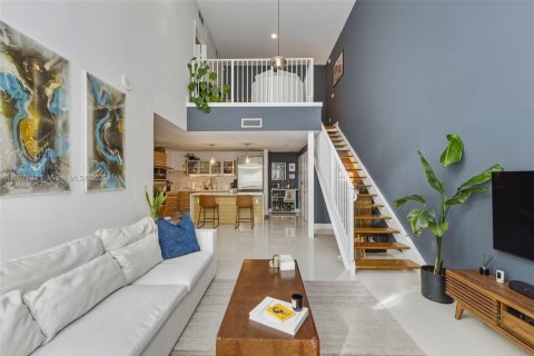 Condominio en Miami, Florida, 2 dormitorios  № 1964043