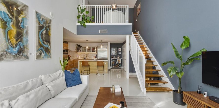 Condominio en Miami, Florida, 2 dormitorios  № 1964043