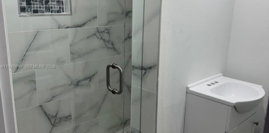 Condominio en Miami, Florida, 2 dormitorios  № 2002419