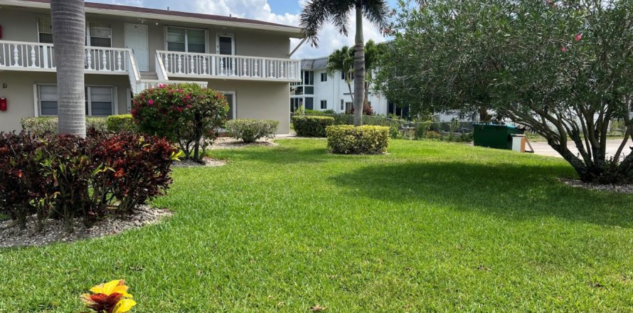 Condominio en West Palm Beach, Florida, 2 dormitorios  № 1210403