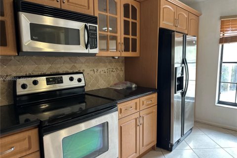 Touwnhouse à vendre à Miami, Floride: 3 chambres, 154.96 m2 № 2422370 - photo 3
