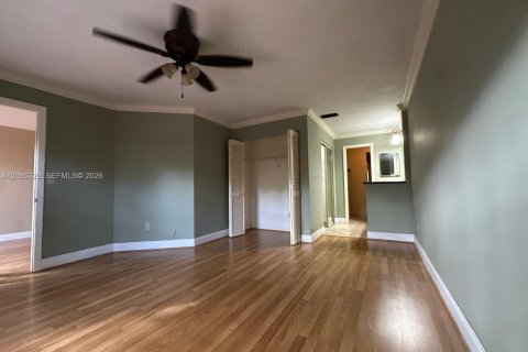 Touwnhouse à vendre à Miami, Floride: 3 chambres, 154.96 m2 № 2422370 - photo 12
