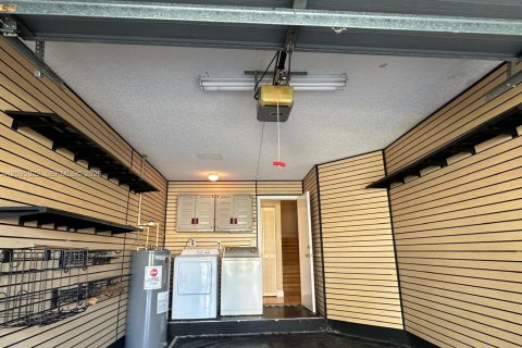 Touwnhouse à vendre à Miami, Floride: 3 chambres, 154.96 m2 № 2422370 - photo 21