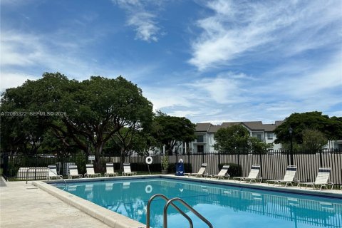 Touwnhouse à vendre à Miami, Floride: 3 chambres, 154.96 m2 № 2422370 - photo 27