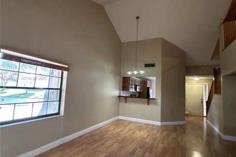Touwnhouse à vendre à Miami, Floride: 3 chambres, 154.96 m2 № 2422370 - photo 7