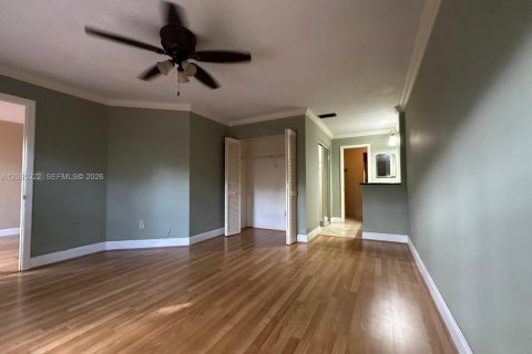 Touwnhouse à vendre à Miami, Floride: 3 chambres, 154.96 m2 № 2422370 - photo 10