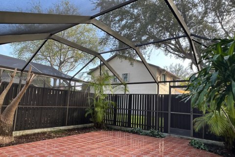 Touwnhouse à vendre à Miami, Floride: 3 chambres, 154.96 m2 № 2422370 - photo 19