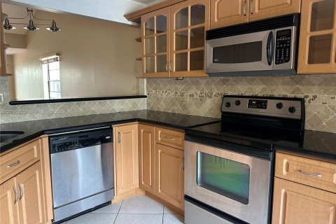 Touwnhouse à vendre à Miami, Floride: 3 chambres, 154.96 m2 № 2422370 - photo 6