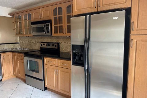 Touwnhouse à vendre à Miami, Floride: 3 chambres, 154.96 m2 № 2422370 - photo 5