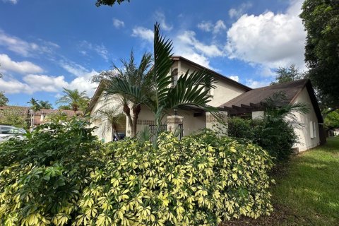 Touwnhouse à vendre à Miami, Floride: 3 chambres, 154.96 m2 № 2422370 - photo 24