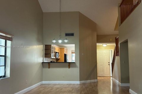 Touwnhouse à vendre à Miami, Floride: 3 chambres, 154.96 m2 № 2422370 - photo 8