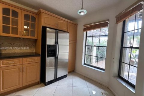 Touwnhouse à vendre à Miami, Floride: 3 chambres, 154.96 m2 № 2422370 - photo 4